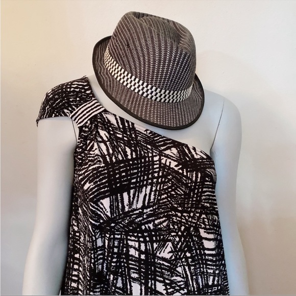 EUC BCBG MแดxAแดขสษชแด๐ค off shoulder ๐๐๐ ๐๐๐๐๐ ๐๐๐๐ ๐ ๐ - Picture 6 of 7